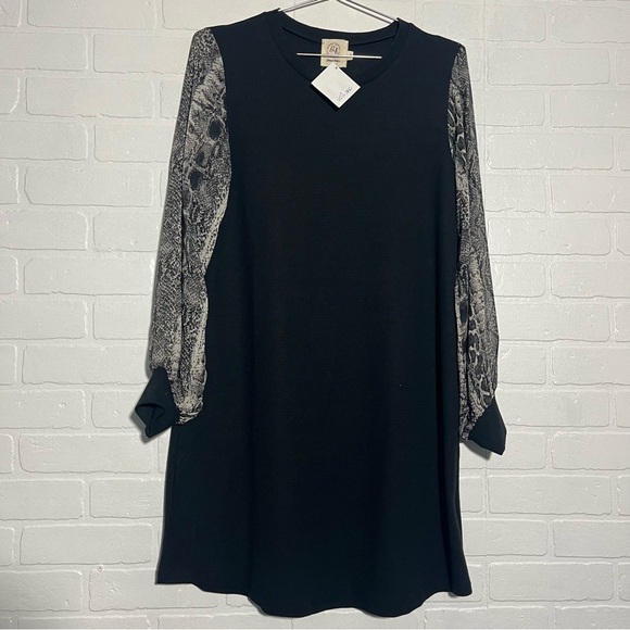 Grace & Emma Dresses & Skirts - Grace & Emma Dress Black Snake Print Long Sleeves Tunic Dress Small Casual NWT